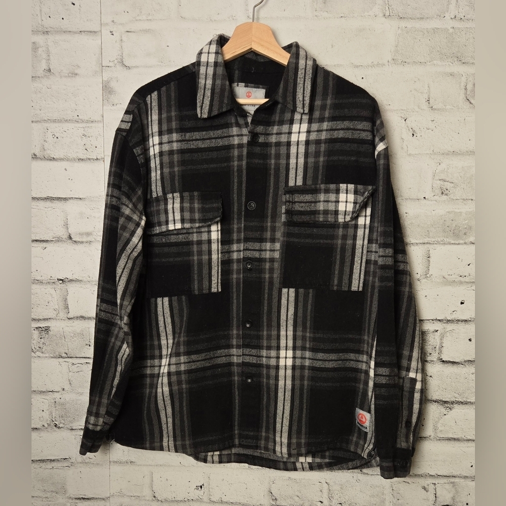 Amnesia Off-Line Black Grey Plaid Button-Up Shacket Men’s L Casual Workwear